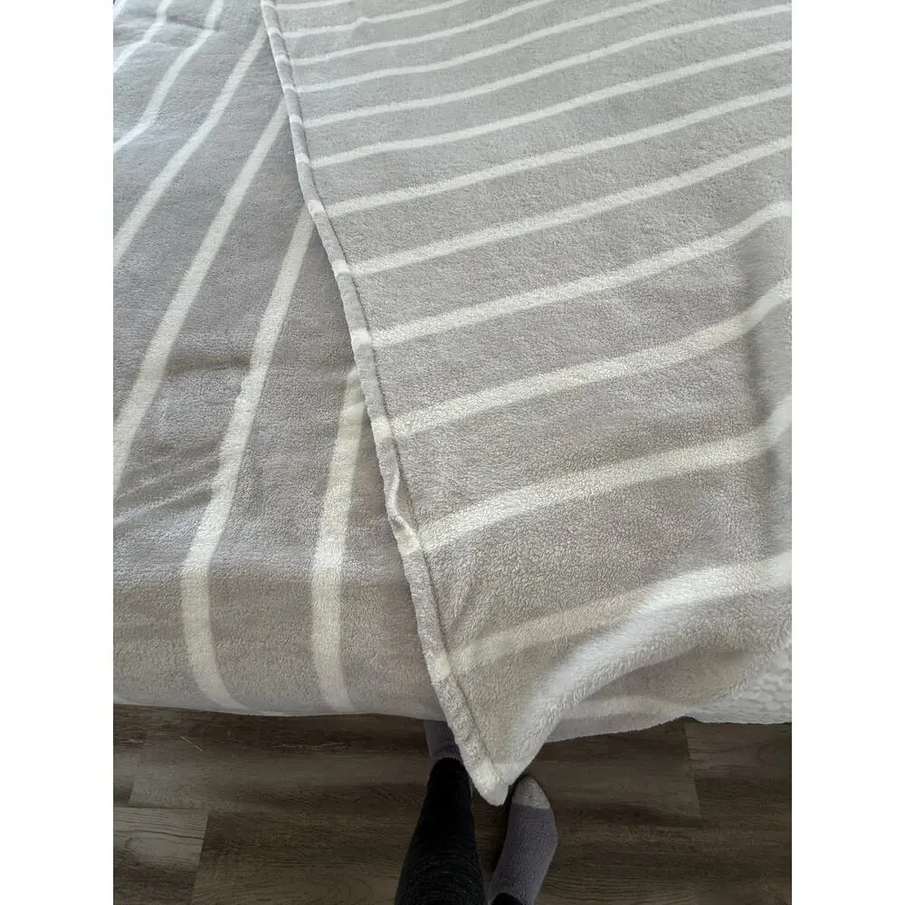 Lauren Ralph Lauren Full Queen Plush Micromink Blanket LRL Monogram Gray Stripe